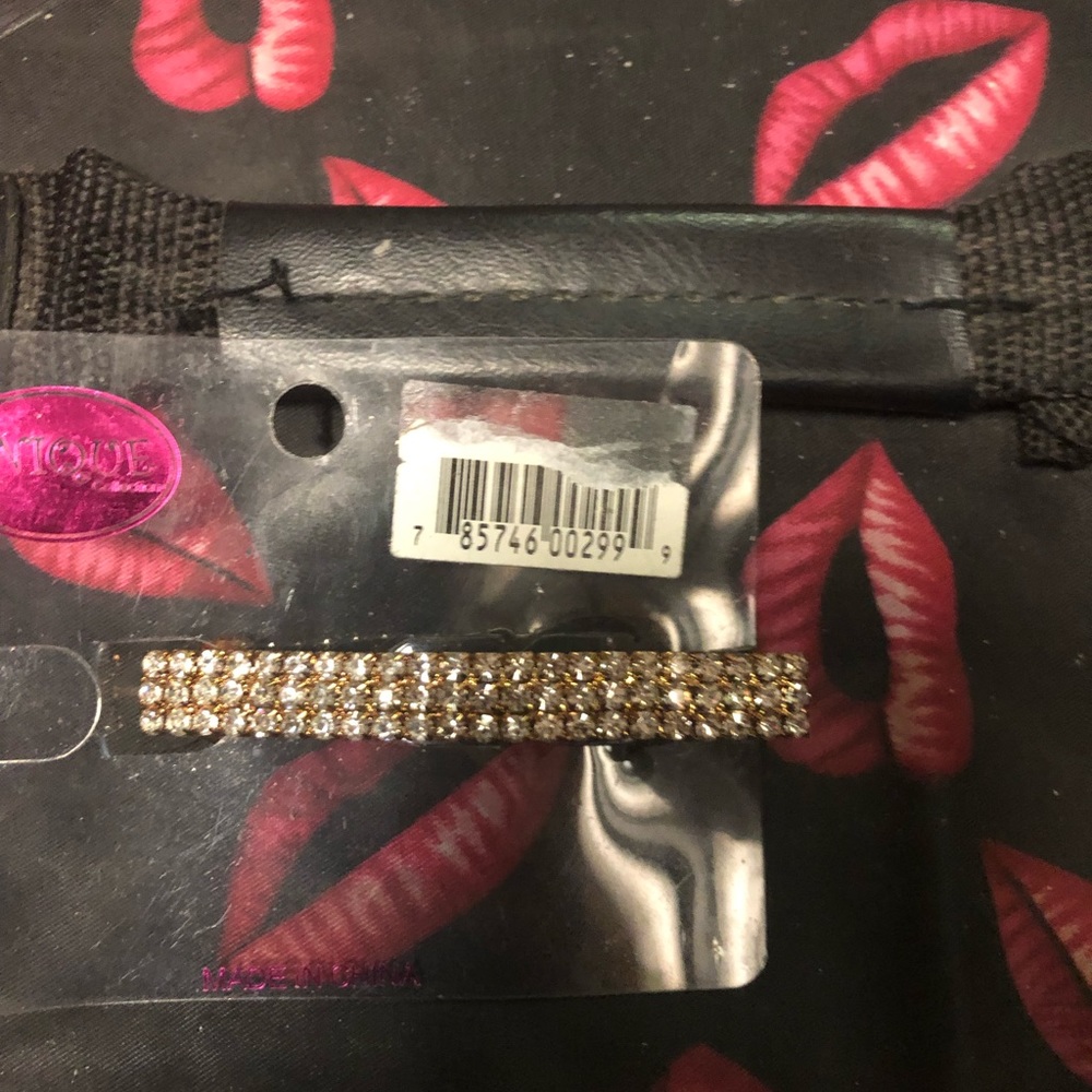 Unique Collection Rhinestone Barrette- 536 $9 or $7 w/offer 🦋